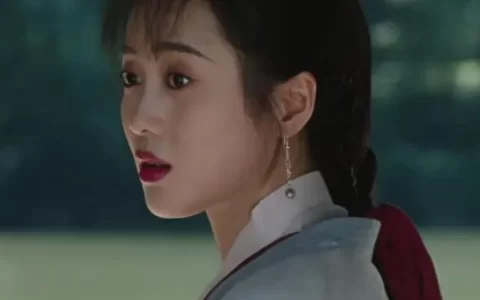 王梓薇与凤行只拍了一天半，有限的戏份演绎出少女的羞涩