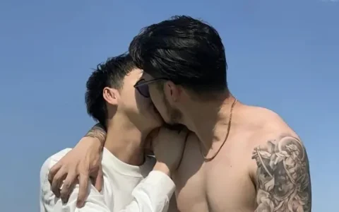花臂凉太八周年资源是什么内容，万圣节扇巴掌视频事件始末