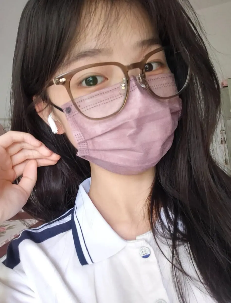推特女网红奇迹manman，长相青涩疑似女高中生