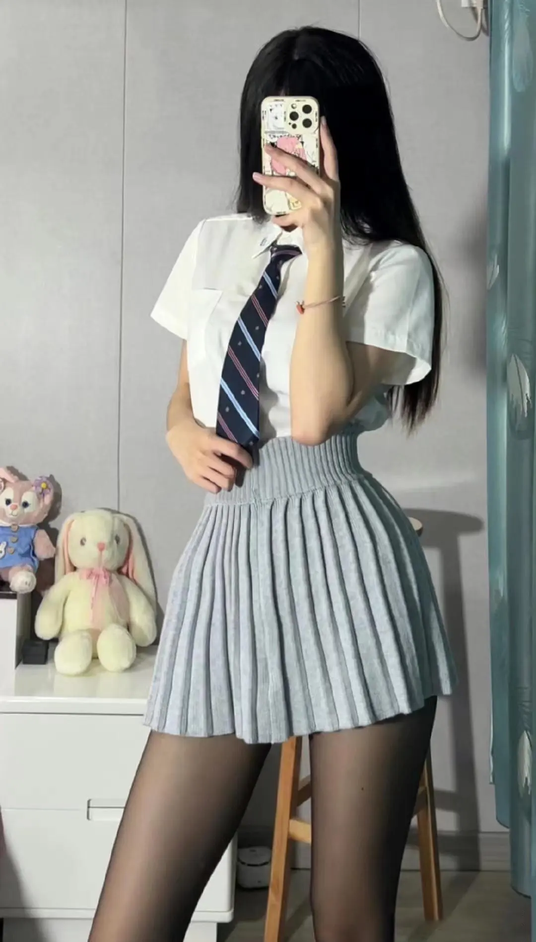 小粉圈刘雅萌，抖音327万粉丝博主长腿很难不爱！